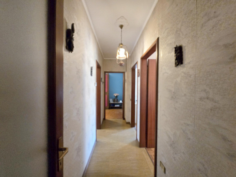 TREVISO S.M.Rovere/Selvana a 1300 metri dalle mura in palazzina rifatta esternamente, vendesi NUD...