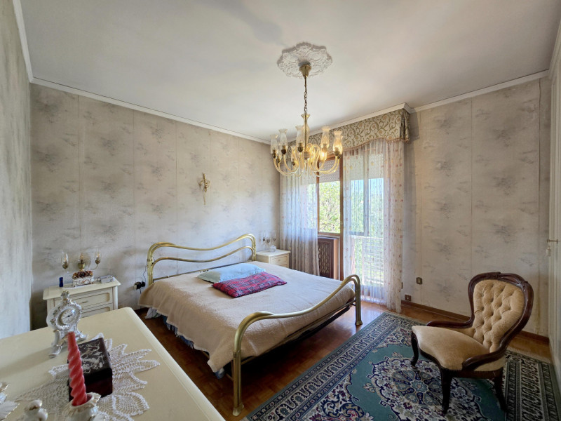 TREVISO S.M.Rovere/Selvana a 1300 metri dalle mura in palazzina rifatta esternamente, vendesi NUD...