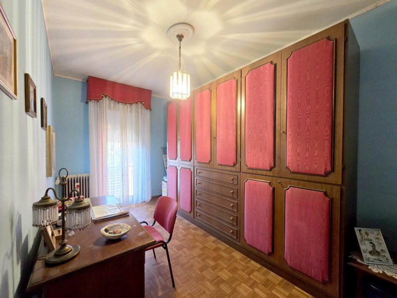 TREVISO S.M.Rovere/Selvana a 1300 metri dalle mura in palazzina rifatta esternamente, vendesi NUD...