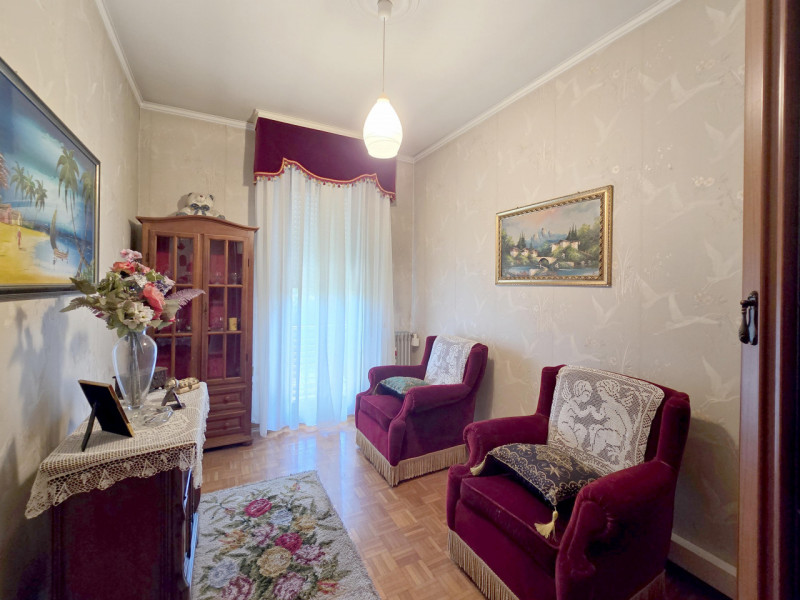 TREVISO S.M.Rovere/Selvana a 1300 metri dalle mura in palazzina rifatta esternamente, vendesi NUD...