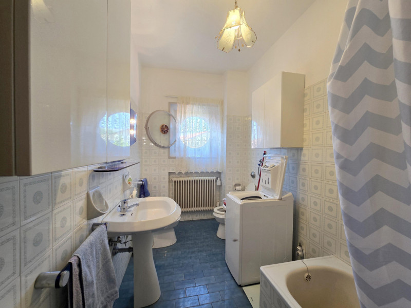 TREVISO S.M.Rovere/Selvana a 1300 metri dalle mura in palazzina rifatta esternamente, vendesi NUD...