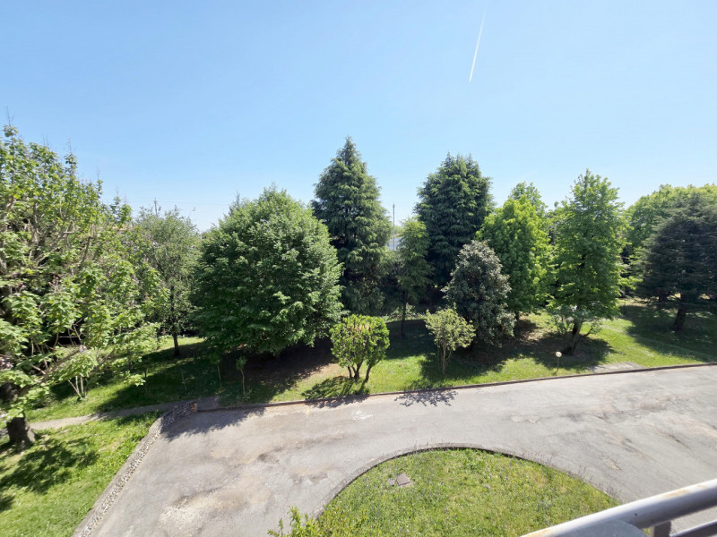 TREVISO S.M.Rovere/Selvana a 1300 metri dalle mura in palazzina rifatta esternamente, vendesi NUD...