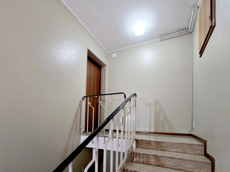 TREVISO S.M.Rovere/Selvana a 1300 metri dalle mura in palazzina rifatta esternamente, vendesi NUD...