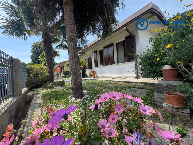 APPROVATO GRUPPO CASA PER CASA: VALUTATO, CONTROLLATO, GESTITO IN ESCLUSIVA!

ZONA:
L'abitazione ...