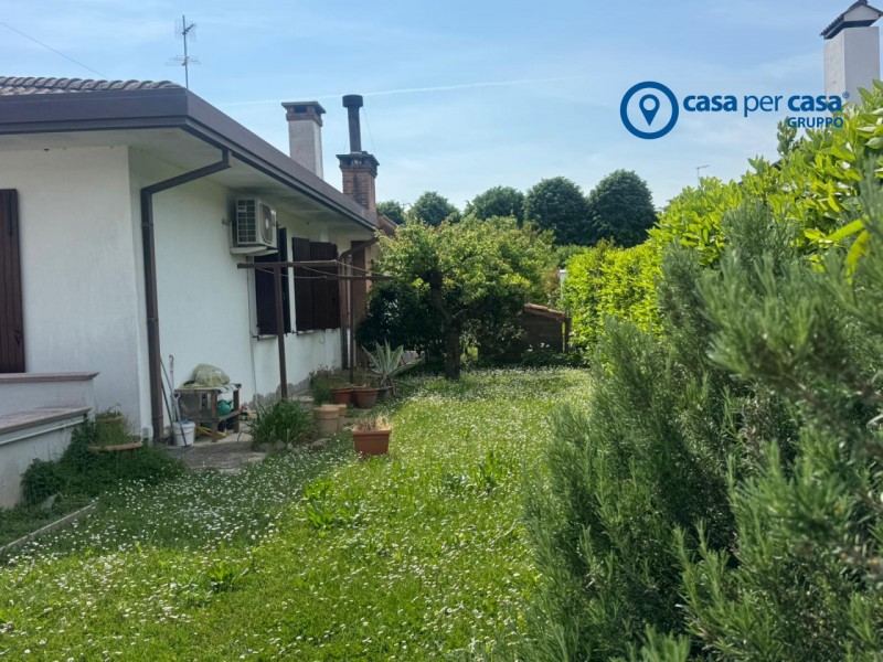 APPROVATO GRUPPO CASA PER CASA: VALUTATO, CONTROLLATO, GESTITO IN ESCLUSIVA!

ZONA:
L'abitazione ...