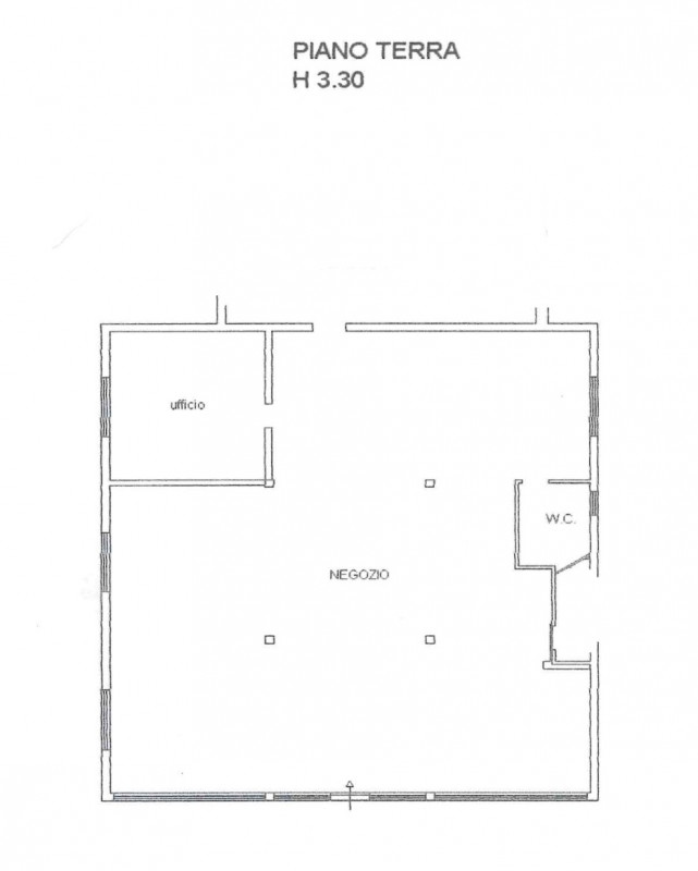 A Casale di Scodosia, proponiamo in vendita un ampio locale commerciale con parcheggi sul fronte....