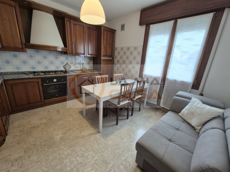 LEGNARO - Abitazione semindipendente disposta interamente al piano terra. Dispone di zona giorno,...