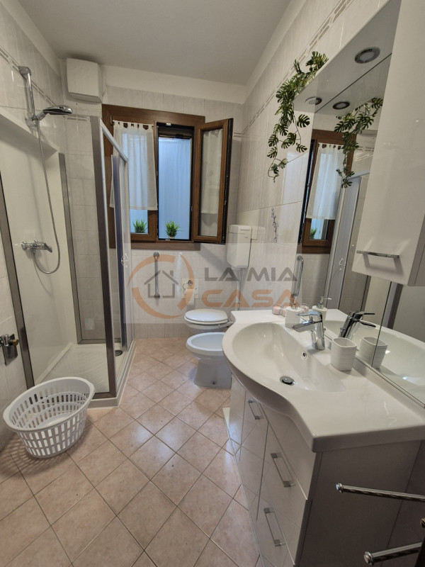 LEGNARO - Abitazione semindipendente disposta interamente al piano terra. Dispone di zona giorno,...