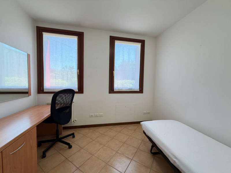 ODERZO - Treviso
Scopri questo splendido appartamento quadrilocale situato nella tranquilla zona ...