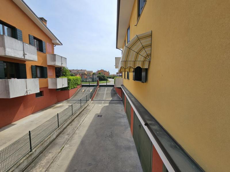 Proponiamo in vendita a Sant'Elena, località Deserto, appartamento al piano terra, in un tranquil...