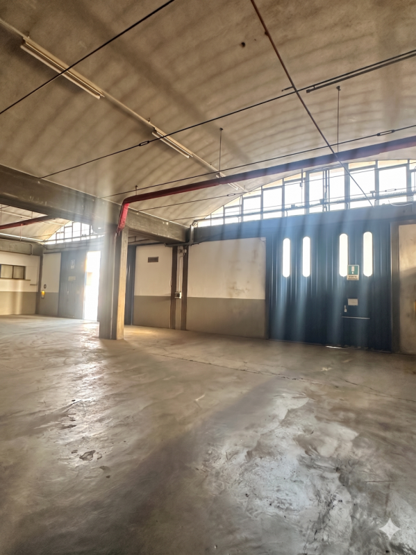 NOSTRO RIF. CP-200_2 
Proponiamo in locazione porzione di capannone di circa 6.500 mq, situata a ...