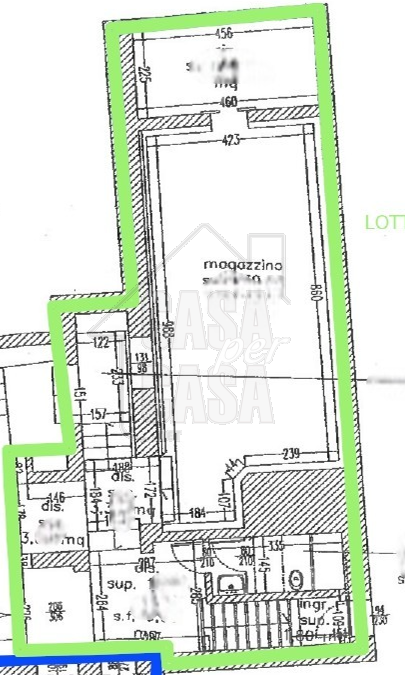 Situato nel centro storico di Monselice, questo magazzino di 77 mq circa rappresenta un'opportuni...