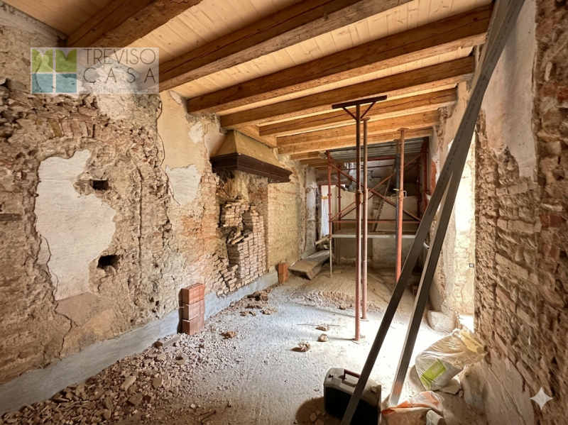 In contesto residenziale, centro città, al contempo molto tranquilla, ci pregiamo di proporre in ...