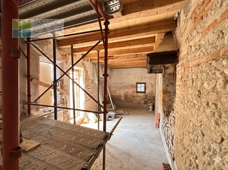 In contesto residenziale, centro città, al contempo molto tranquilla, ci pregiamo di proporre in ...