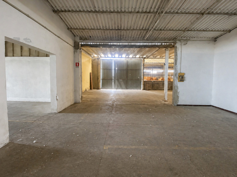 Capannone industriale di 4.000mq, ideale per attività logistiche o produttive, situato in posizio...