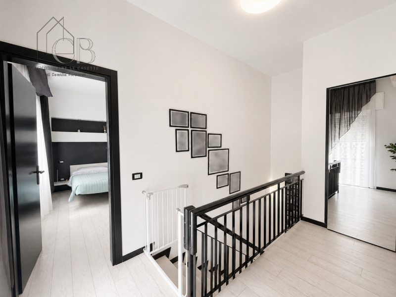 Nel cuore di una delle zone più richieste di Padova, proponiamo in vendita una splendida casa sin...