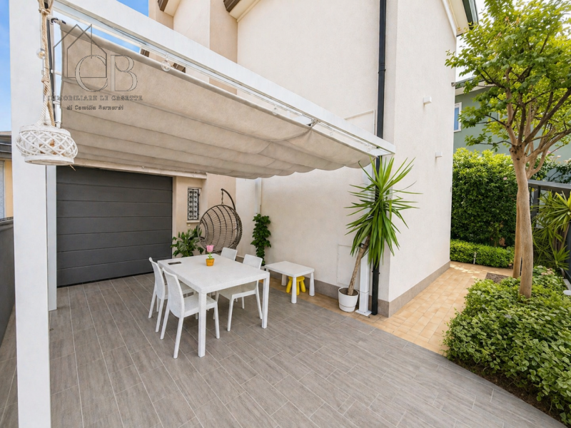 Nel cuore di una delle zone più richieste di Padova, proponiamo in vendita una splendida casa sin...