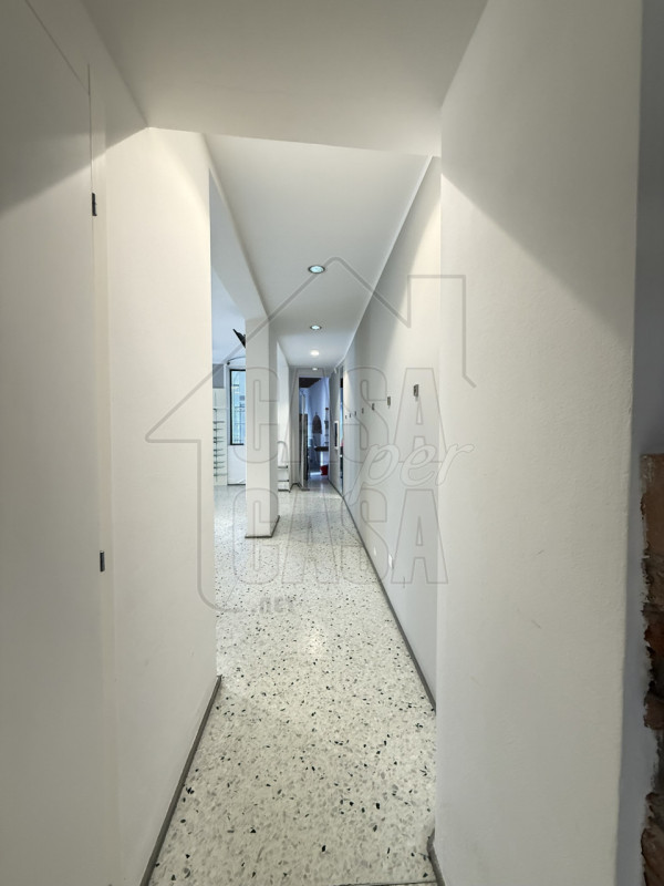 Scopri questa straordinaria opportunità di investimento situata nel centro storico di Monselice. ...