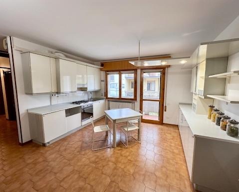 Scopri l'opportunità di vivere in un'incantevole abitazione situata nel pieno centro di Masi, in ...