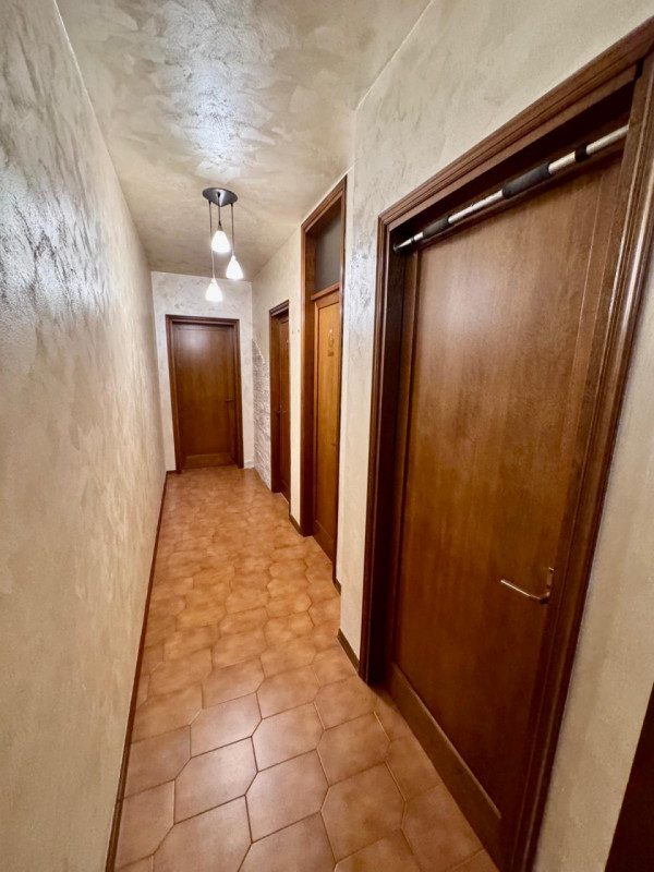 Scopri l'opportunità di vivere in un'incantevole abitazione situata nel pieno centro di Masi, in ...