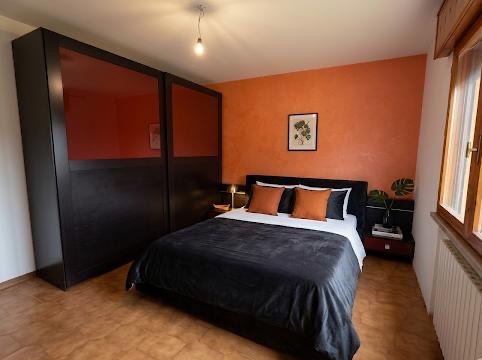 Scopri l'opportunità di vivere in un'incantevole abitazione situata nel pieno centro di Masi, in ...