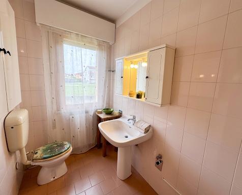 Scopri l'opportunità di vivere in un'incantevole abitazione situata nel pieno centro di Masi, in ...