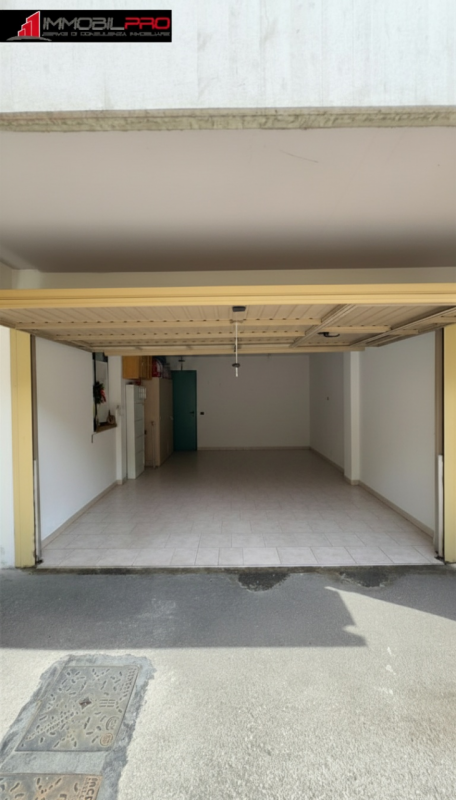 Scopri questo incantevole appartamento trilocale situato nel cuore di Zanè, una delle località pi...