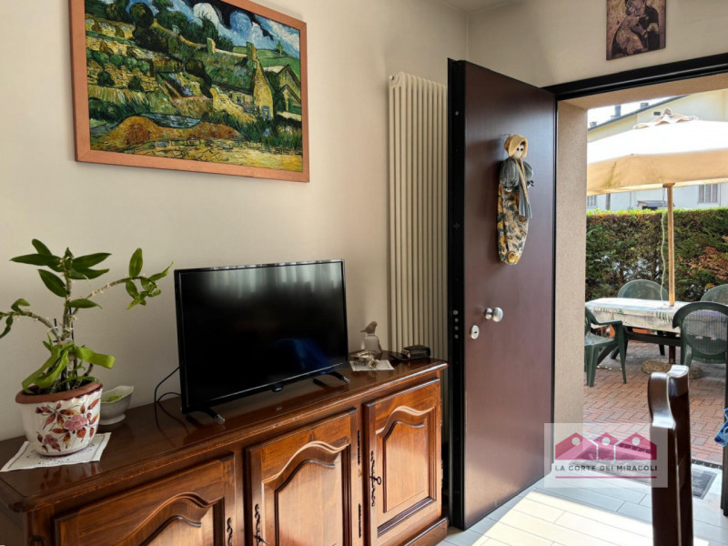 SANT'AGOSTINO: CASA INDIPENDENTE CON DUE APPARTAMENTI RISTRUTTURATI E AMPI SPAZI ARTIGIANALI, IL ...