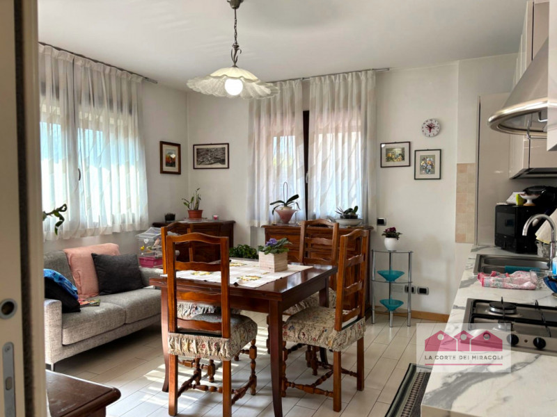 SANT'AGOSTINO: CASA INDIPENDENTE CON DUE APPARTAMENTI RISTRUTTURATI E AMPI SPAZI ARTIGIANALI, IL ...