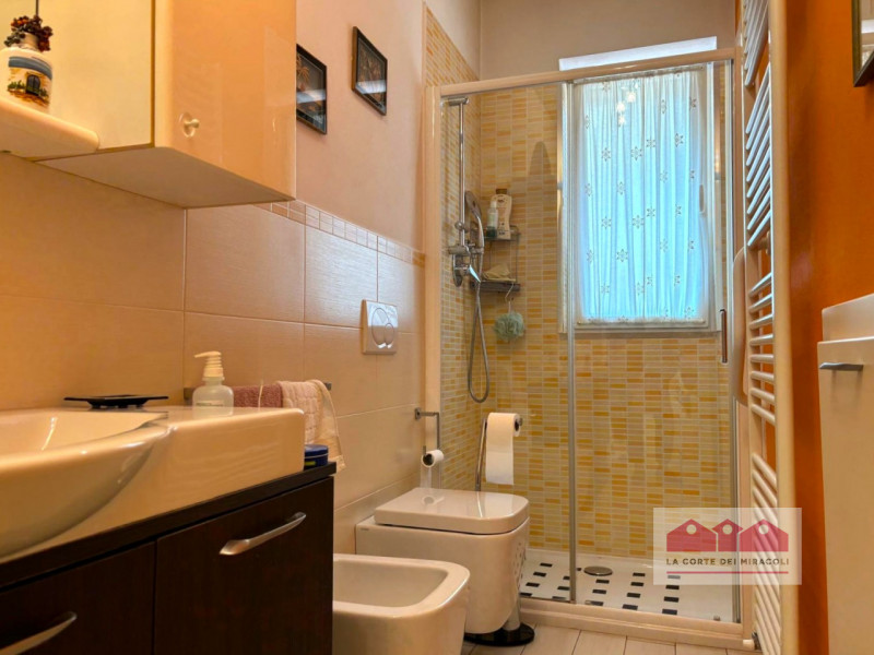 SANT'AGOSTINO: CASA INDIPENDENTE CON DUE APPARTAMENTI RISTRUTTURATI E AMPI SPAZI ARTIGIANALI, IL ...