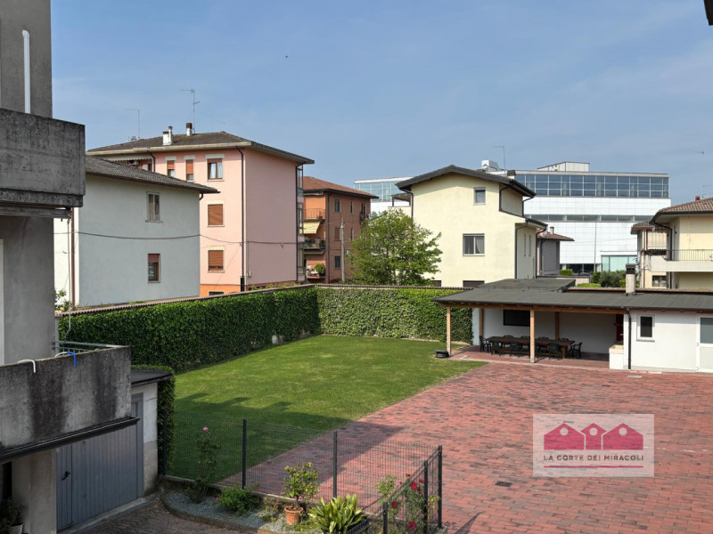 SANT'AGOSTINO: CASA INDIPENDENTE CON DUE APPARTAMENTI RISTRUTTURATI E AMPI SPAZI ARTIGIANALI, IL ...