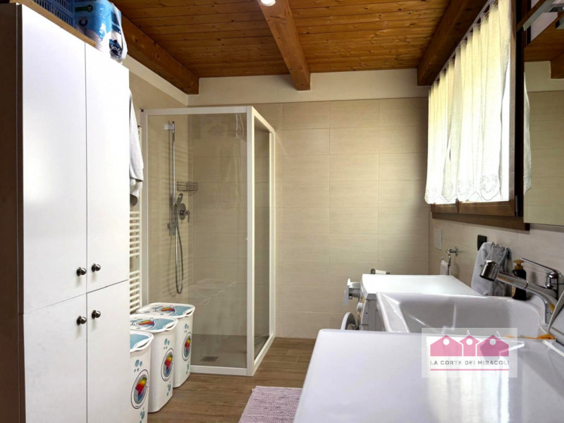 SANT'AGOSTINO: CASA INDIPENDENTE CON DUE APPARTAMENTI RISTRUTTURATI E AMPI SPAZI ARTIGIANALI, IL ...