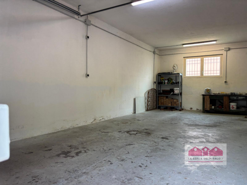 SANT'AGOSTINO: CASA INDIPENDENTE CON DUE APPARTAMENTI RISTRUTTURATI E AMPI SPAZI ARTIGIANALI, IL ...