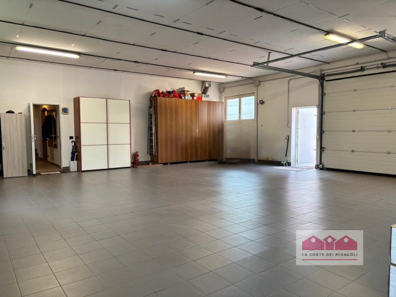 SANT'AGOSTINO: CASA INDIPENDENTE CON DUE APPARTAMENTI RISTRUTTURATI E AMPI SPAZI ARTIGIANALI, IL ...