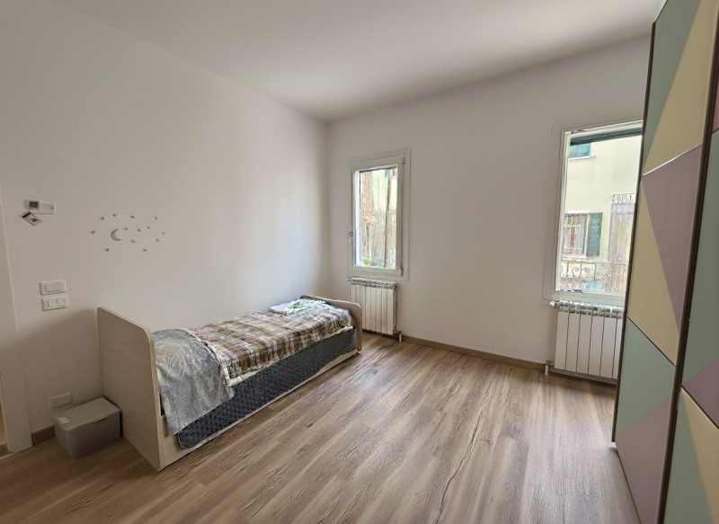 In una delle zone più comode e richieste di Chiesanuova, perfettamente collegata al centro di Pad...