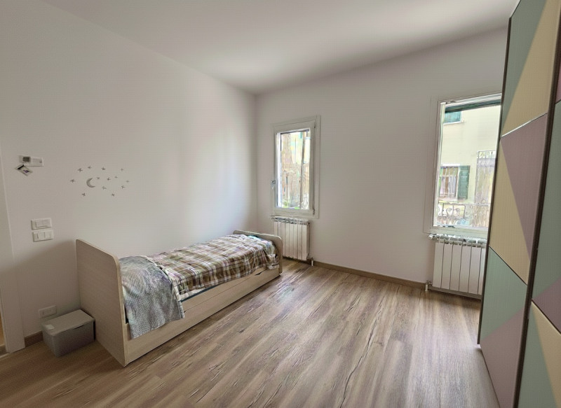 In una delle zone più comode e richieste di Chiesanuova, perfettamente collegata al centro di Pad...