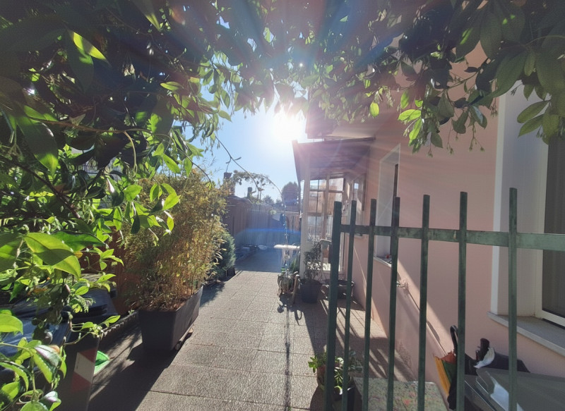 In una delle zone più comode e richieste di Chiesanuova, perfettamente collegata al centro di Pad...