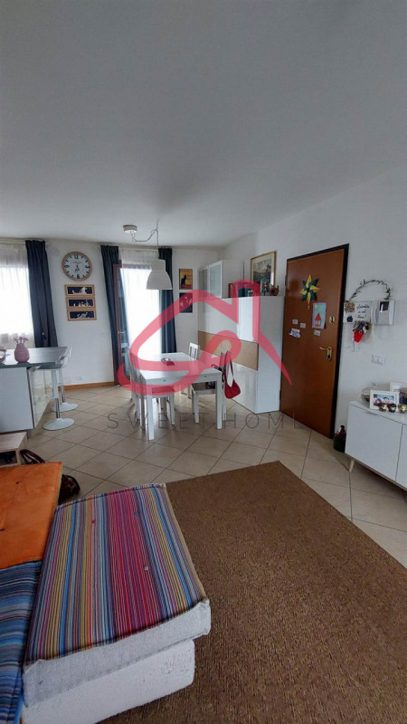 Padova (Mortise): in stabile con sole quattro unità e con spese condominiali irrisorie, appartame...