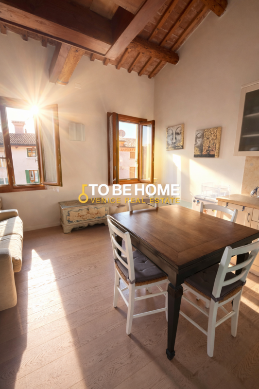 Nel cuore del centro storico di Bassano del Grappa, all’interno di un edificio ristrutturato, pro...