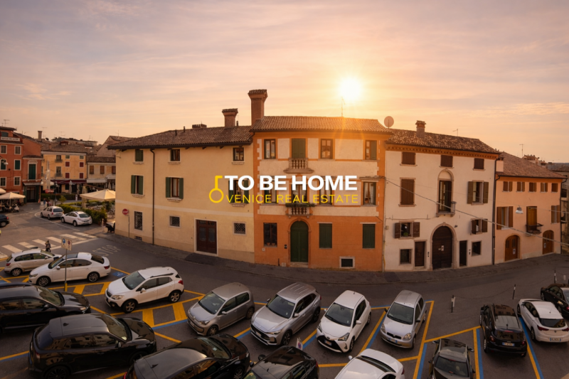 Nel cuore del centro storico di Bassano del Grappa, all’interno di un edificio ristrutturato, pro...