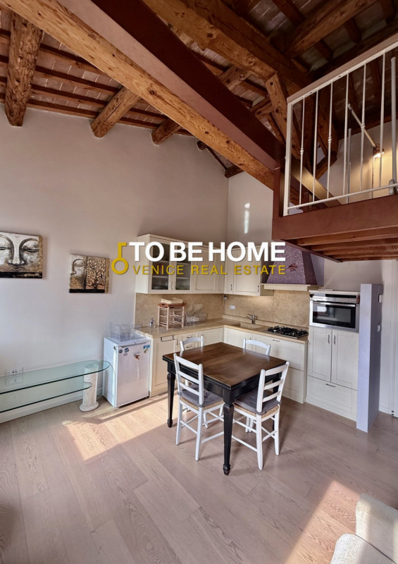 Nel cuore del centro storico di Bassano del Grappa, all’interno di un edificio ristrutturato, pro...