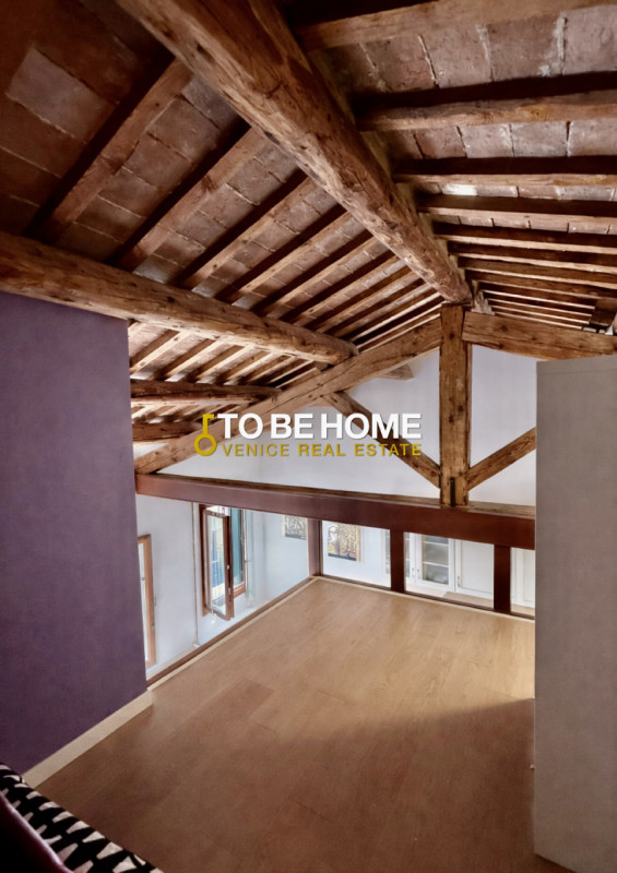 Nel cuore del centro storico di Bassano del Grappa, all’interno di un edificio ristrutturato, pro...