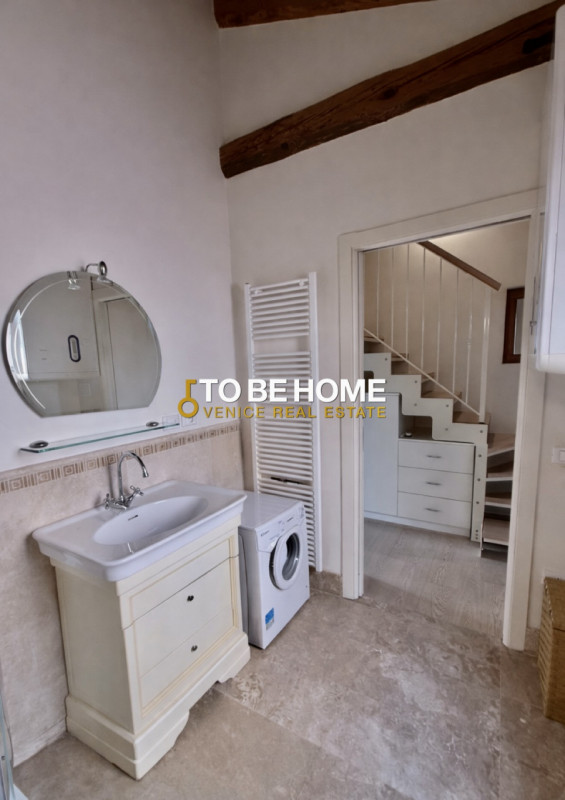 Nel cuore del centro storico di Bassano del Grappa, all’interno di un edificio ristrutturato, pro...