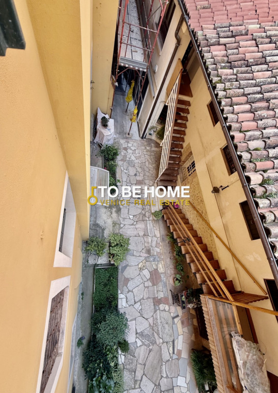 Nel cuore del centro storico di Bassano del Grappa, all’interno di un edificio ristrutturato, pro...