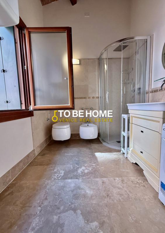 Nel cuore del centro storico di Bassano del Grappa, all’interno di un edificio ristrutturato, pro...