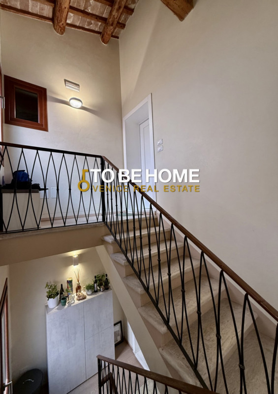 Nel cuore del centro storico di Bassano del Grappa, all’interno di un edificio ristrutturato, pro...