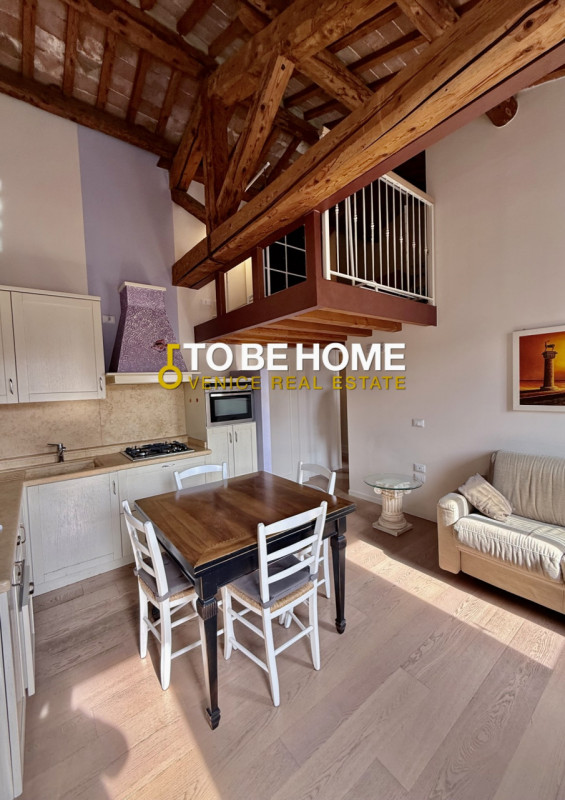 Nel cuore del centro storico di Bassano del Grappa, all’interno di un edificio ristrutturato, pro...