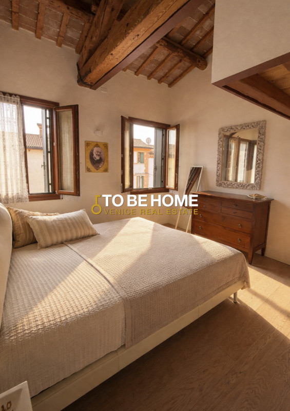 Nel cuore del centro storico di Bassano del Grappa, all’interno di un edificio ristrutturato, pro...