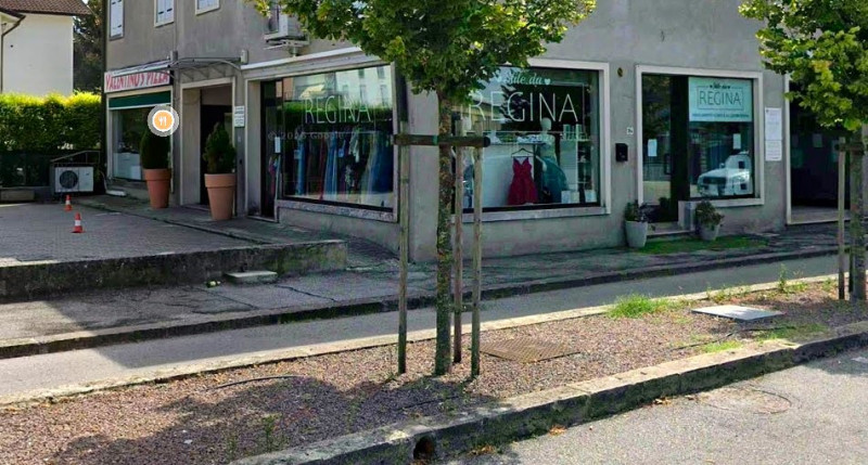 NOVENTA VICENTINA: Posto lungo la strada di accesso al Paese, immobile a destinazione commerciale...