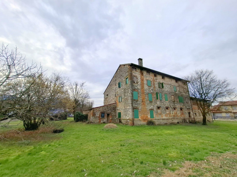 ROVOLON - Bastia

In una posizione residenziale privilegiata, a pochi minuti dalle principali art...